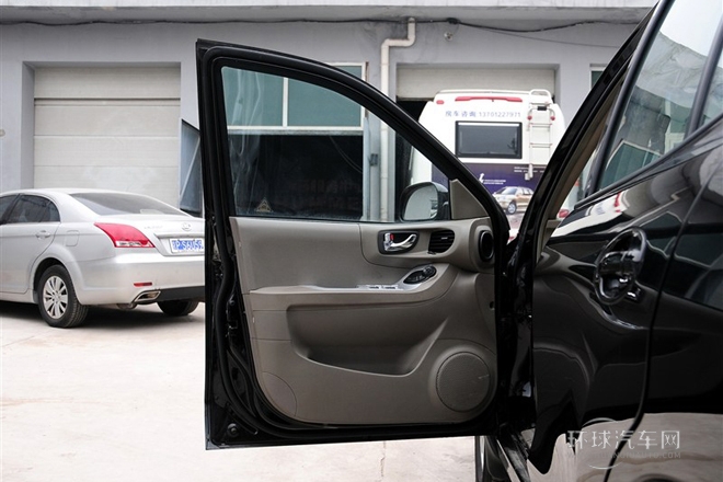 2012款 2.0L 手動兩驅天窗版