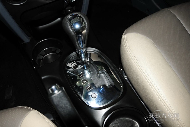 2013款 1.8T 自動(dòng)兩驅(qū)天窗版