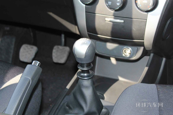 2011款 2.0T 柴油兩驅手動舒適導航版