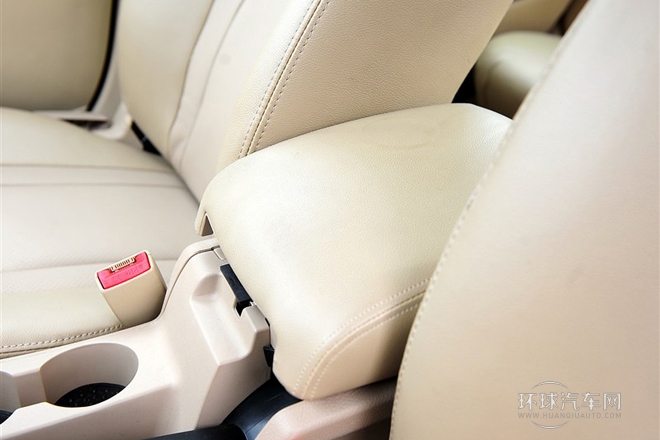 2013款 2.0L 手動舒適型