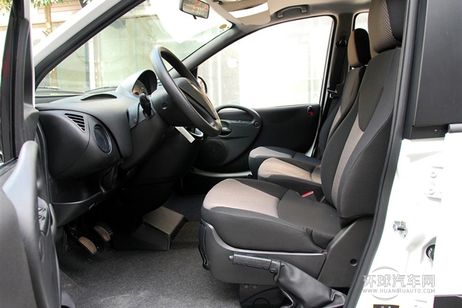 2010款 1.6L 汽油標(biāo)準(zhǔn)型6座