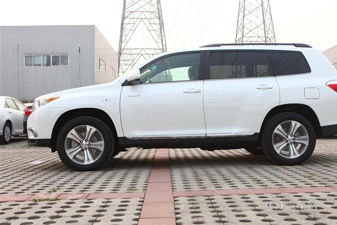 2013款 2.7L 兩驅(qū)7座探索版