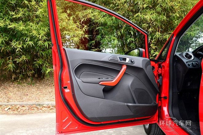 2013款 兩廂 1.5L 自動(dòng)運(yùn)動(dòng)型