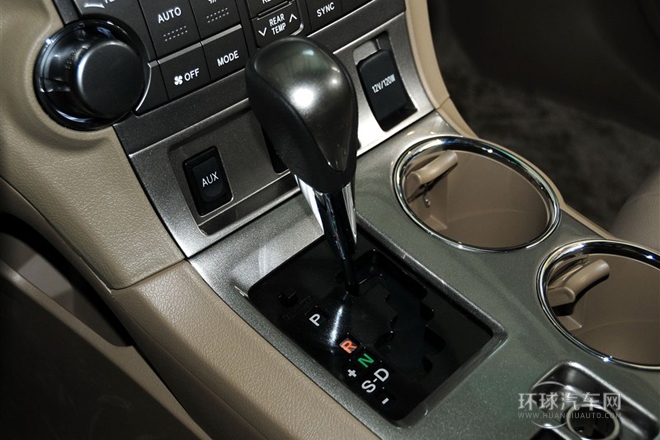 2013款 2.7L 兩驅(qū)7座紫金版