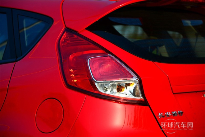 2013款 兩廂 1.5L 自動運(yùn)動型