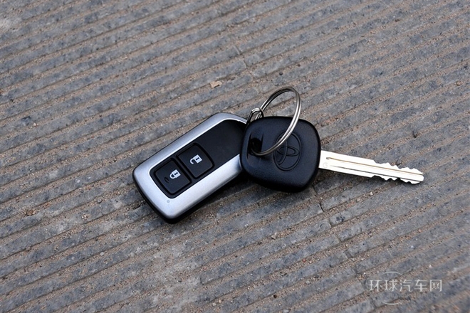 2012款 2.7L 兩驅7座精英版