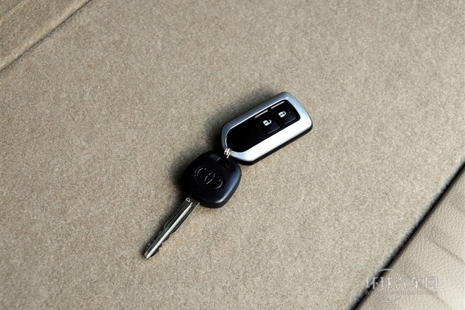 2012款 2.7L 兩驅(qū)7座豪華版