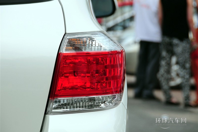 2012款 2.7L 兩驅7座豪華版