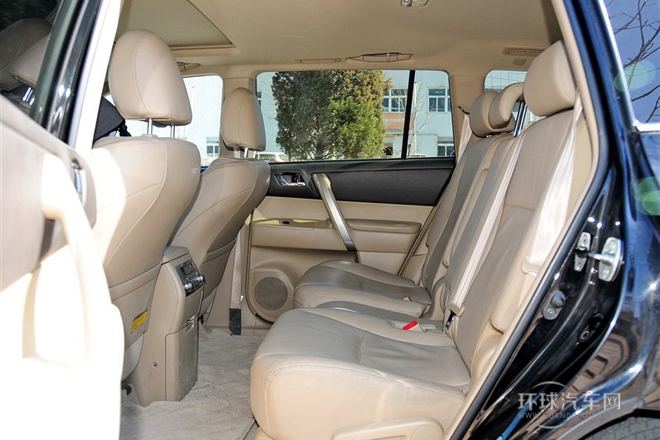 2012款 2.7L 兩驅(qū)7座豪華導(dǎo)航版