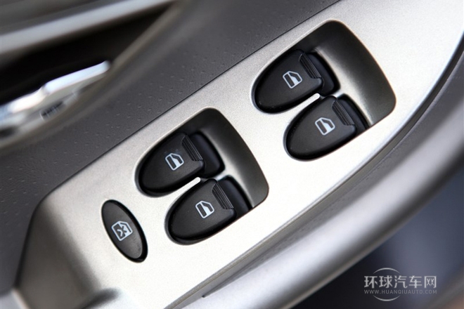 2011款 1.3L 手動(dòng)豪華型