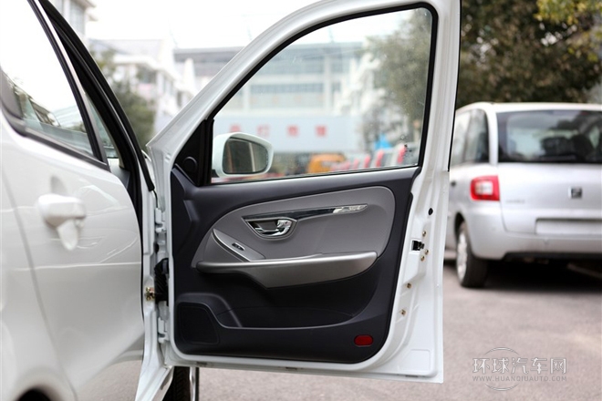 2011款 1.3L 手動(dòng)豪華型