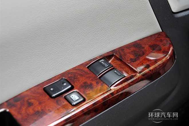 2014款 2.8T商務(wù)版高頂4JB1T