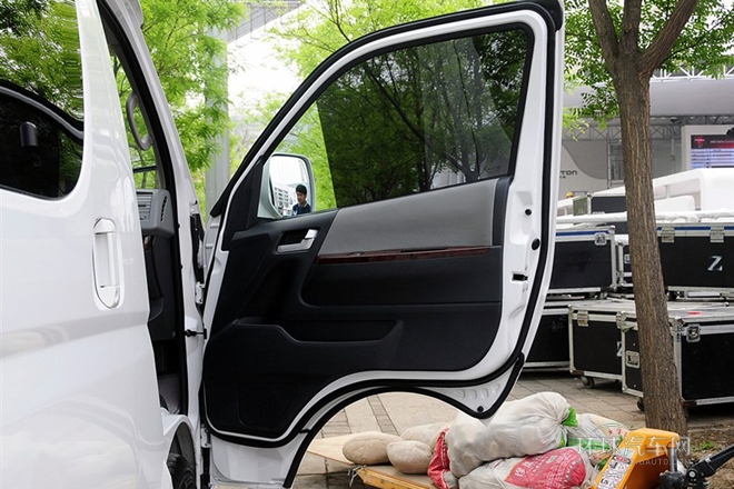 2014款 2.8T商務(wù)版高頂4JB1T