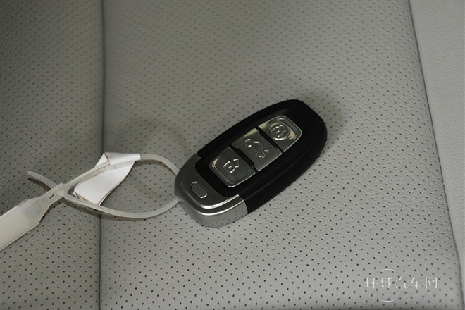 2013款 3.0L 尊貴型