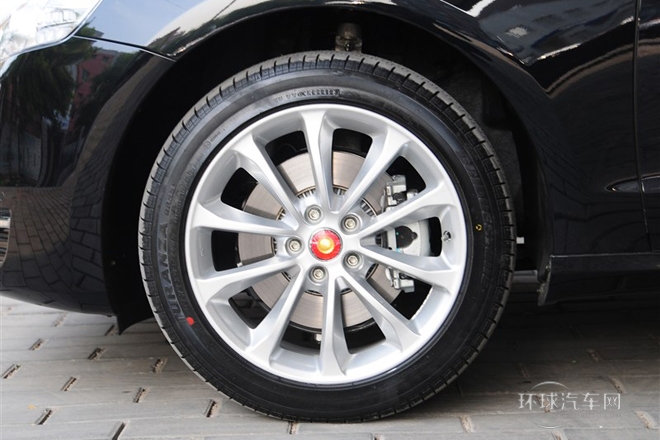 2013款 3.0L 尊貴型