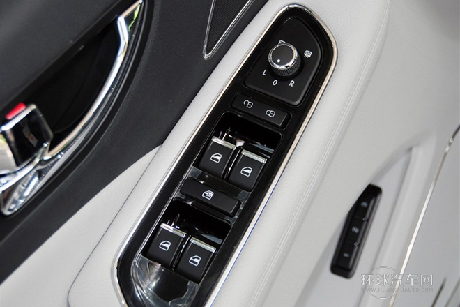 2013款 3.0L 尊貴型