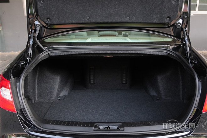 2013款 3.0L 尊貴型