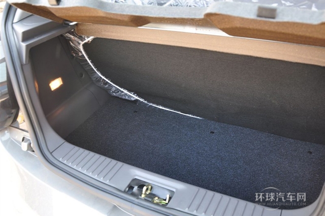 2011款 1.0L 手動標(biāo)準(zhǔn)型