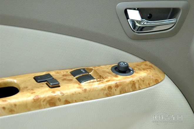 2010款 2.4L財(cái)富快車標(biāo)準(zhǔn)版M240-4G64