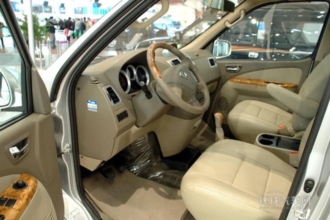 2010款 2.4L財(cái)富快車標(biāo)準(zhǔn)版M240-4G64