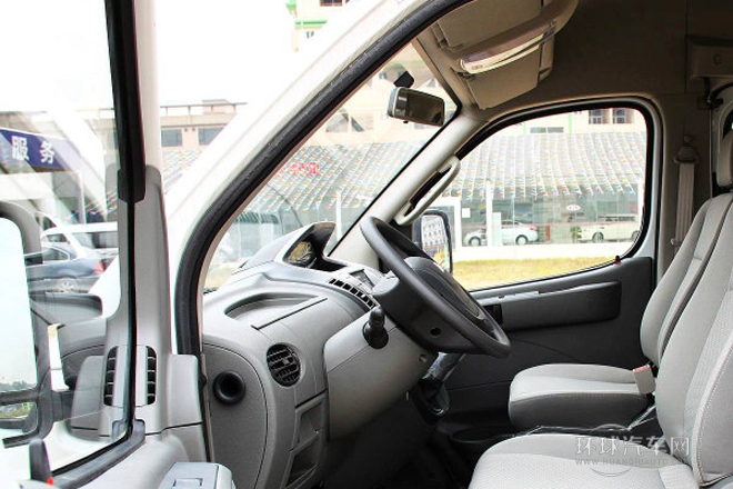 2014款 2.5T傲運通短軸中頂