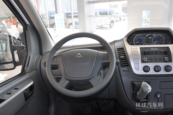 2014款 2.5T傲運通短軸中頂