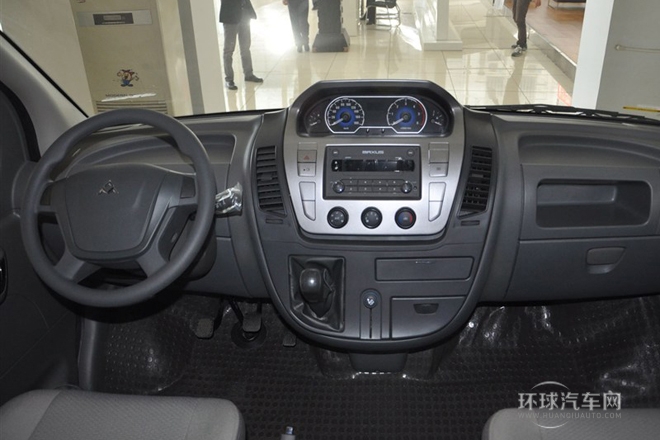 2014款 2.5T傲運通短軸中頂