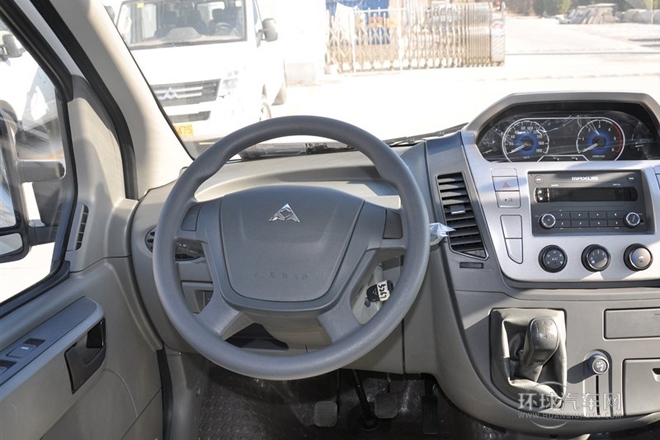 2014款 2.5T傲運(yùn)通長軸高頂