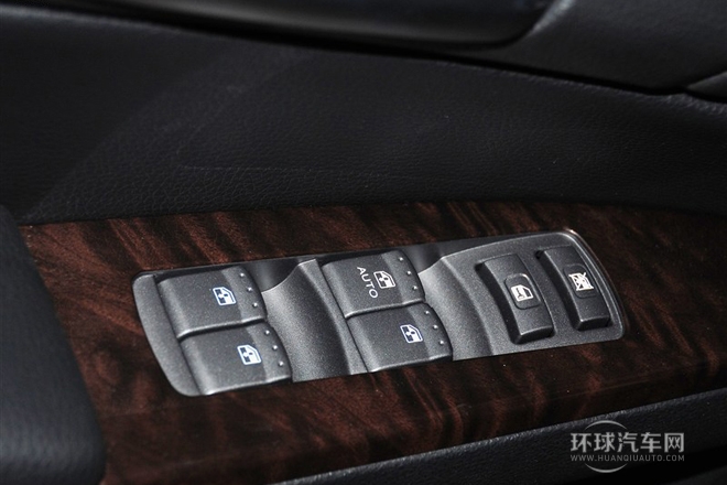 2013款 1.8T 4WD 自動(dòng)豪域版