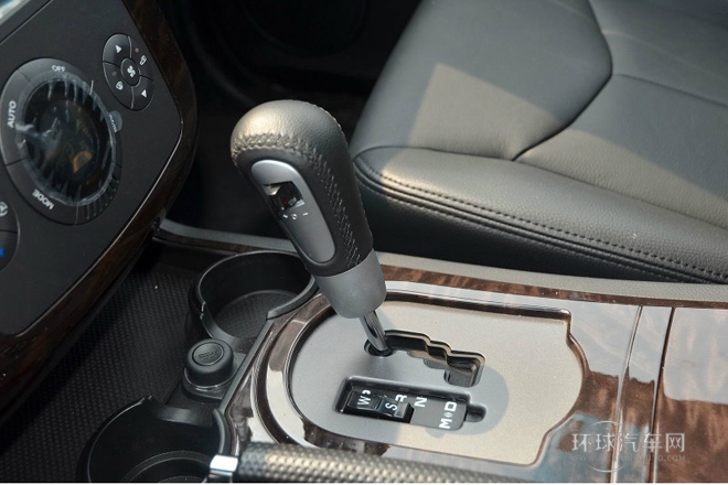 2013款 3.2L 4WD 自動(dòng)尊域版