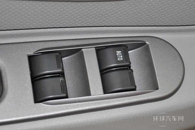 2014款 1.0L 手動(dòng)標(biāo)準(zhǔn)型