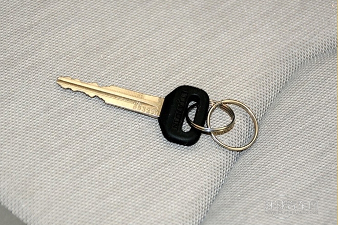 2013款 1.3L 手動豪華氣囊型