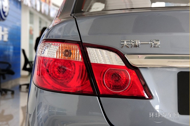 2013款 1.3L 手動豪華氣囊型