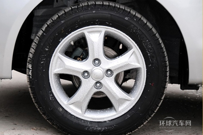 2013款 1.3L 手動(dòng)智能節(jié)油尊貴型