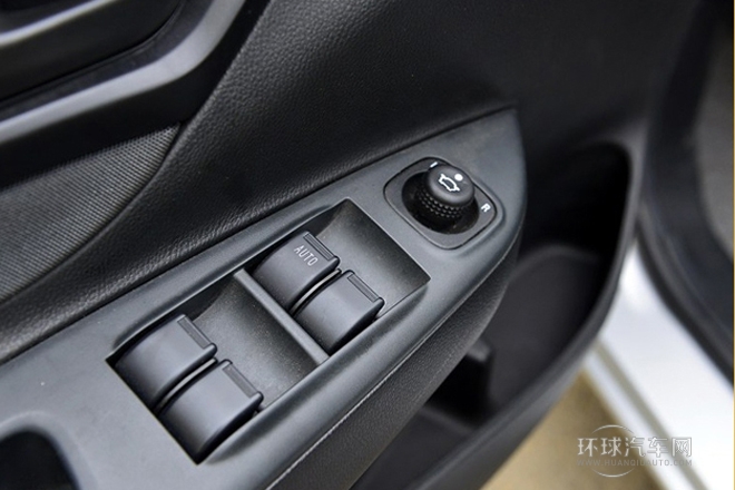 2013款 1.3L 手動尊貴型