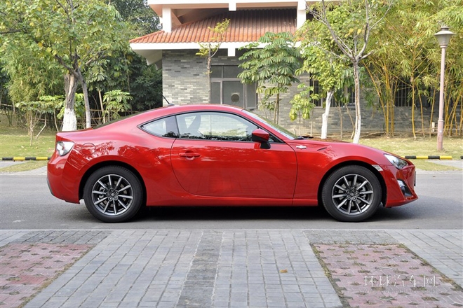 2013款 2.0L 手動豪華型