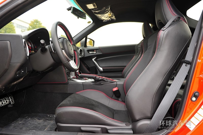 2013款 2.0L 自動豪華型