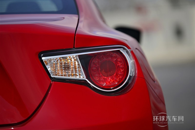 2013款 2.0L 自動豪華型