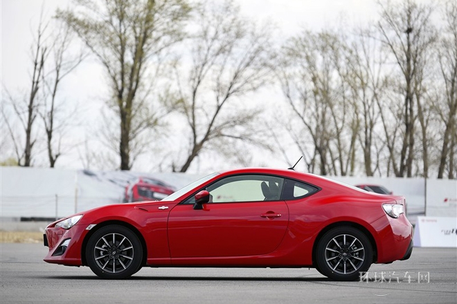 2013款 2.0L 自動豪華型