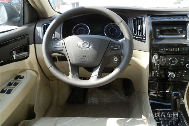 2013款 1.8L 自動尊貴型