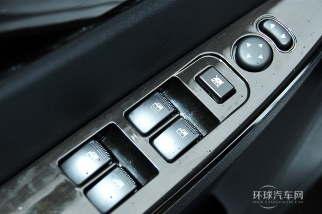 2014款 1.8L 尊貴型