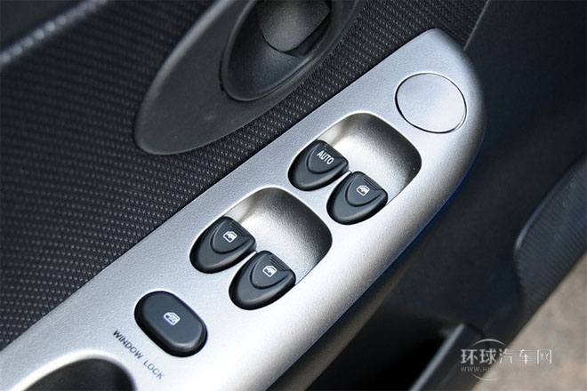 2012款 改款 1.0L 手動P-TEC標(biāo)準(zhǔn)型