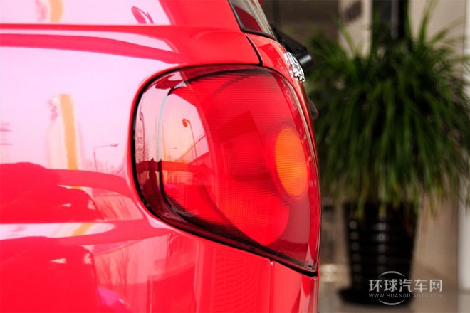 2012款 改款 1.0L 手動P-TEC時尚型