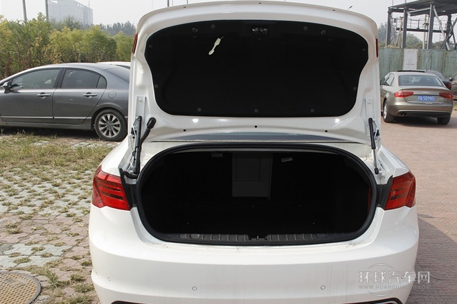 2013款 1.8T 行政版