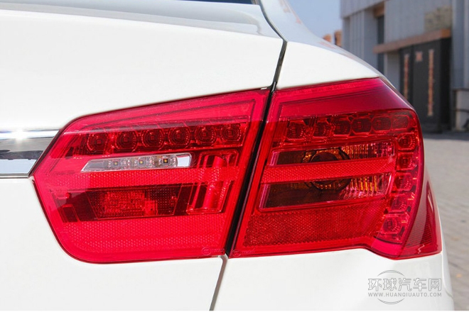 2013款 2.0T 時尚版