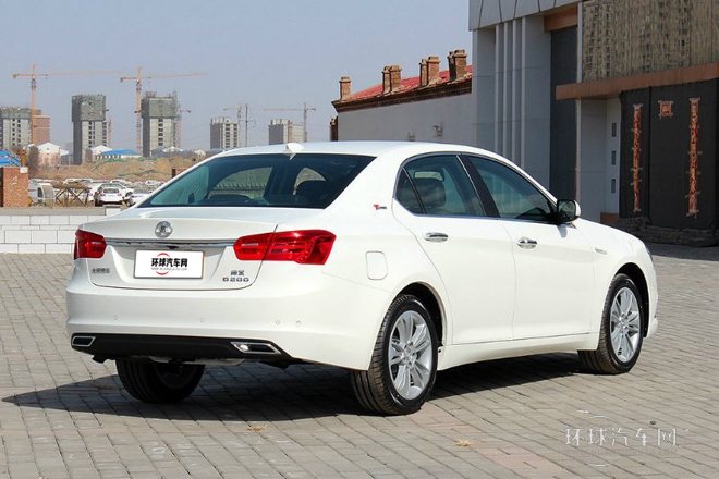 2013款 2.0T 時(shí)尚版