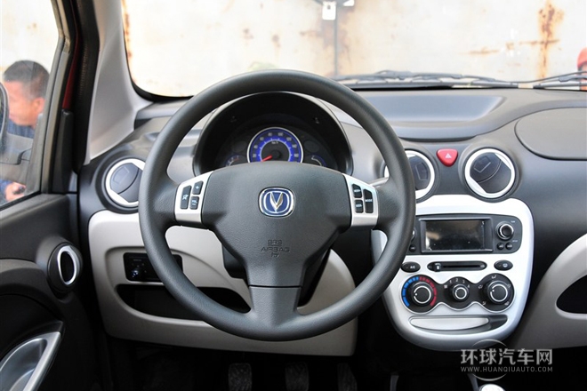 2012款 1.0L 手動(dòng)導(dǎo)航版