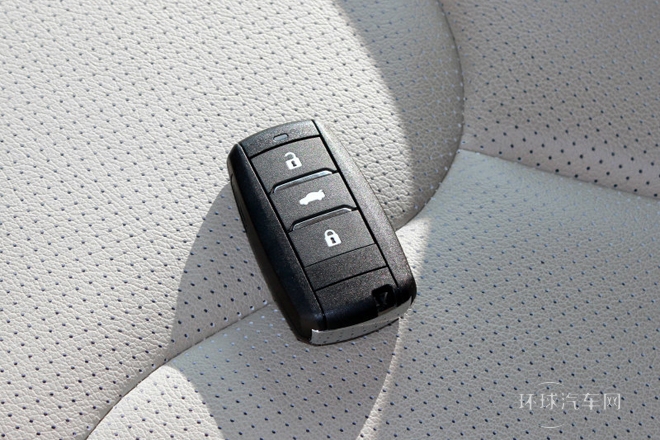 2013款 1.8T 自動尊崇型