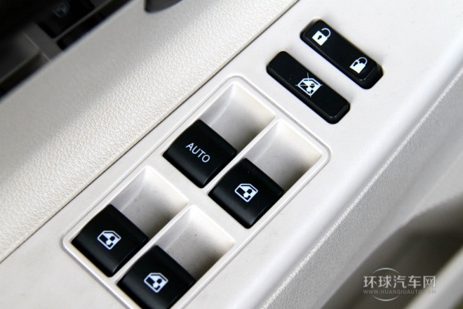 2013款 1.8T 自動(dòng)尊崇型