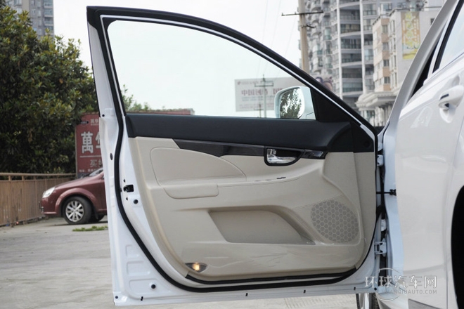 2013款 1.8T 自動尊崇型